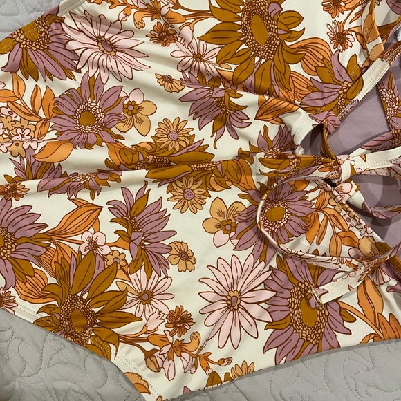 NWOT Floral one piece bathing suit open back size large - Picture 7 of 9